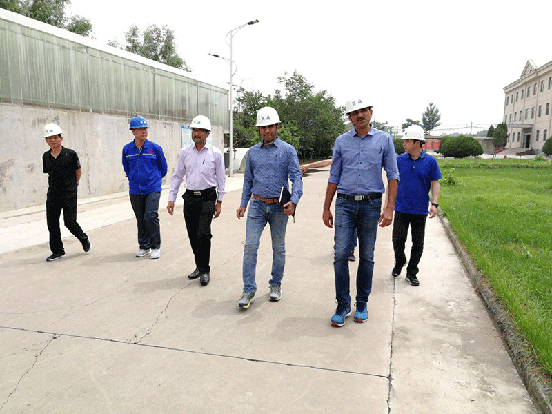 外商對公司產品 — 1.2戊二醇進行考察，并簽訂合作意向